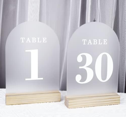 חלבית קשת חתונה שולחן מספרים עם עץ עומד 1-30, 5 * 7 אקריליק סימנים ומחזיקים, מושלם עבור מרכזי, קבלה,